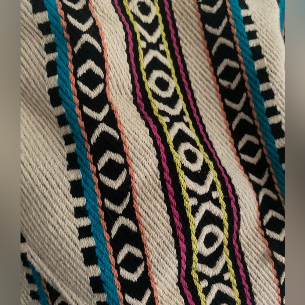 Geometric Patterned crop top - Picture 3 of 4
